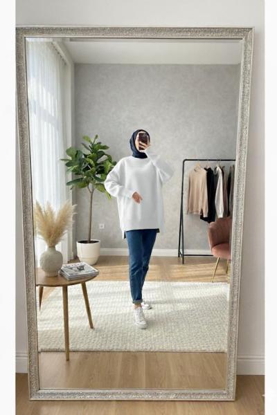 Parmak Geçirmeli Sweatshirt Beyaz