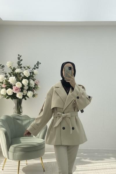 Pelerinli kısa kaban Krem