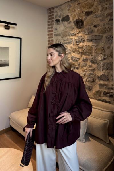 Kolu Bağlamalı Fiyonklu Gömlek