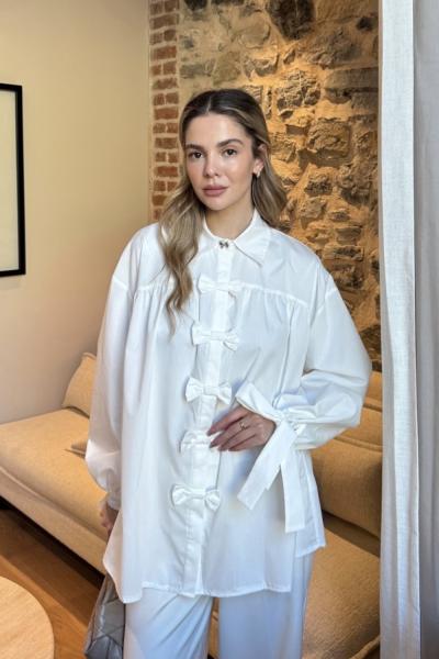 Kolu Bağlamalı Fiyonklu Gömlek