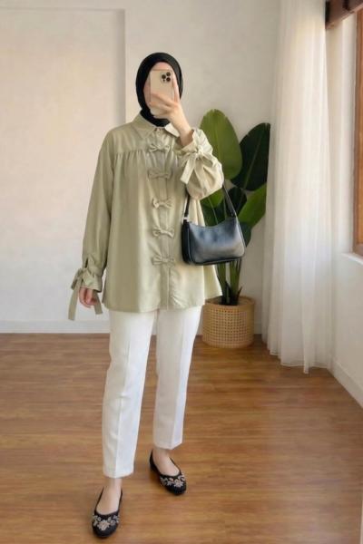 Kolu Bağlamalı Fiyonklu Gömlek